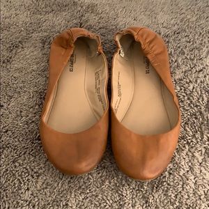 Tan flats